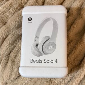 New In Box Apple Beats Solo 4 Wireless Headphones - Matte Gray